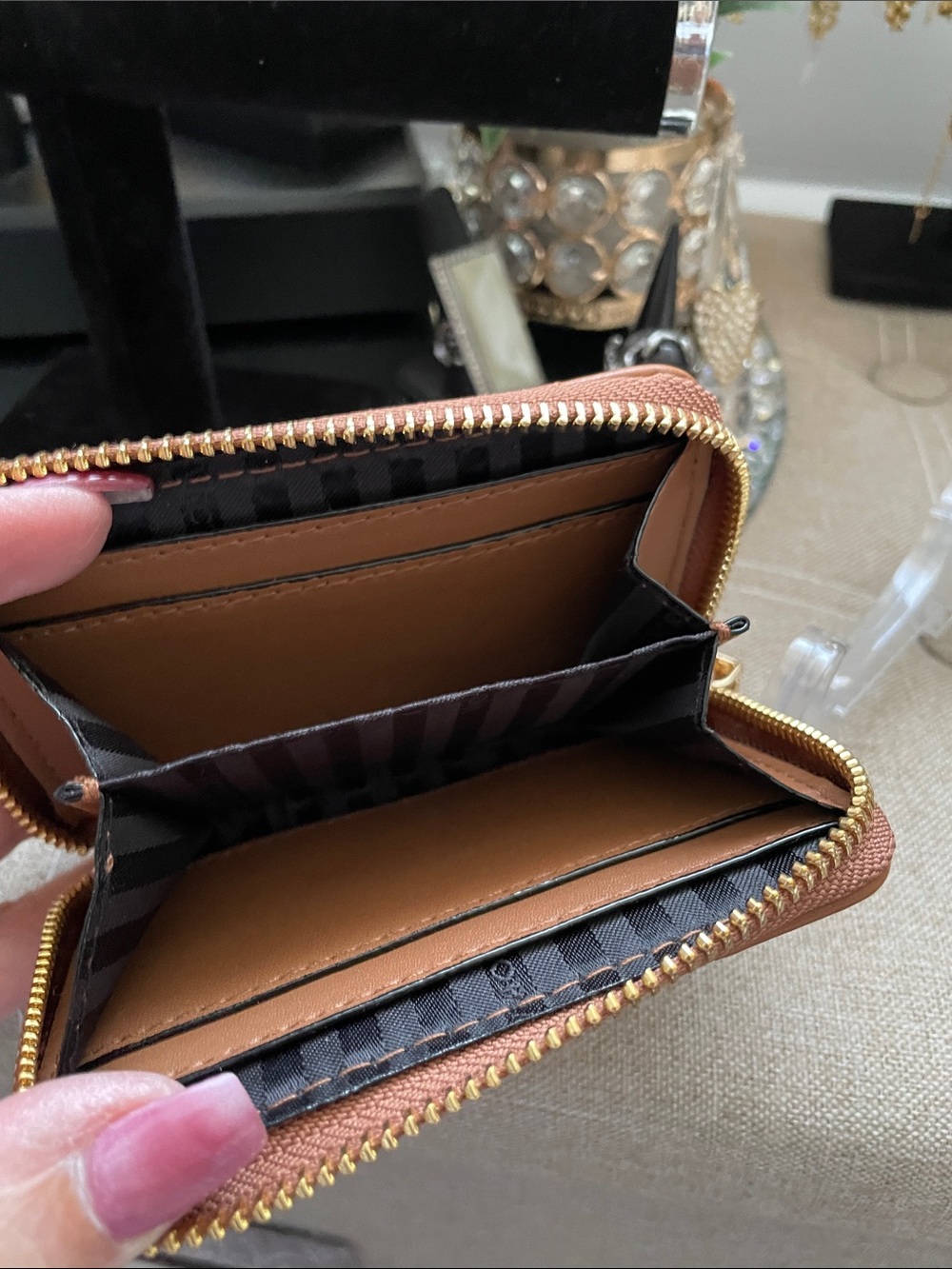 ✨Victoria's Secret Quilted Compact Zipper Wallet ✨NEW - Picture 4 of 5